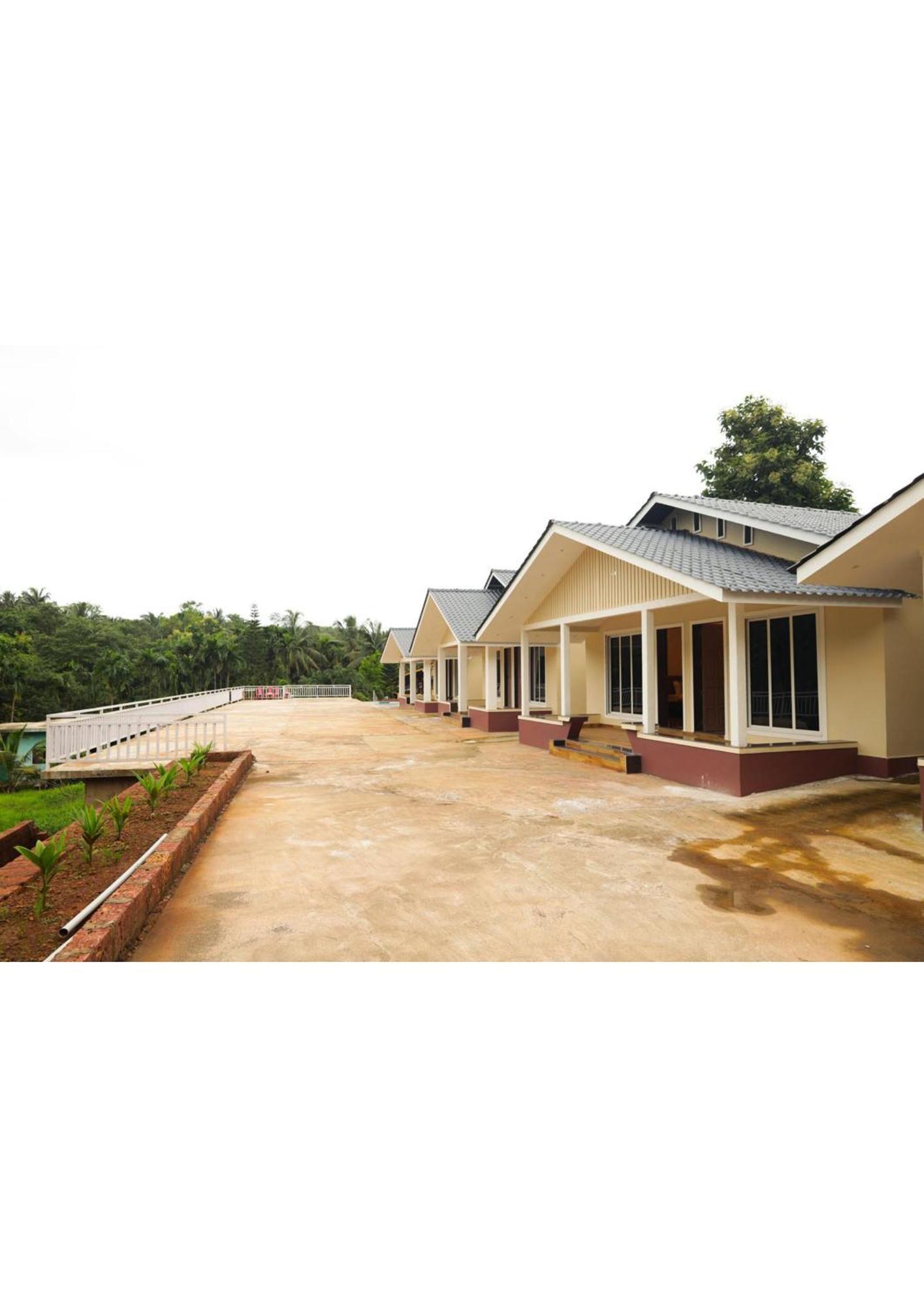 Nisarg Resort Guhāgar Exterior foto